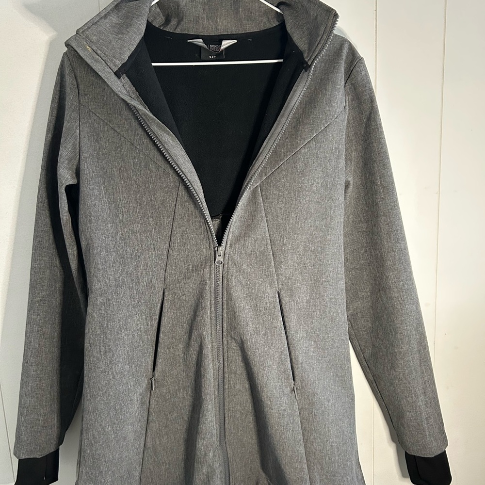 Monet Gray Ski Jacket with High Collar and Tailored Fit